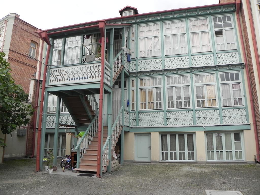 Old Yard Guest House Tiflis Exterior foto
